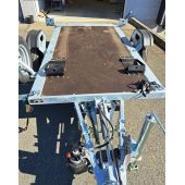 Remorque avec abaissement hydraulique