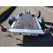 Remorque avec abaissement hydraulique