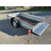 Remorque avec abaissement hydraulique